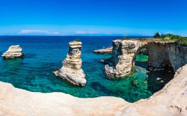 Faraglioni di Sant 'Andrea Manzarası