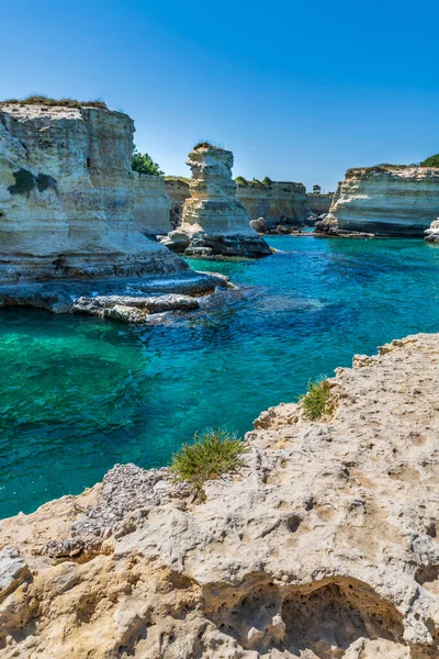 Вид Faraglioni Sant Andrea — стокове фото