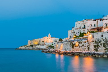 Geceleri Puglia Kasabası