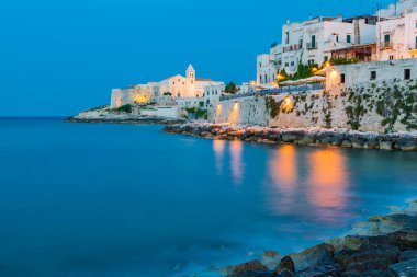 Geceleri Puglia Kasabası