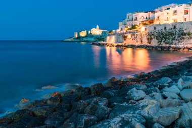 Geceleri Puglia Kasabası