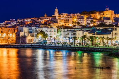 Geceleri Puglia Kasabası