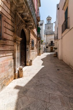 Altamura 'daki saat kulesinin görüntüsü