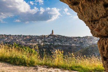 İtalya 'nın Matera kentinin manzaralı görüntüleri.