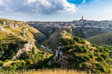 İtalya 'nın Matera kentinin manzaralı görüntüleri.