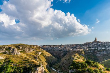 İtalya 'nın Matera kentinin manzaralı görüntüleri.