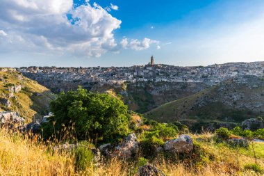 İtalya 'nın Matera kentinin manzaralı görüntüleri.