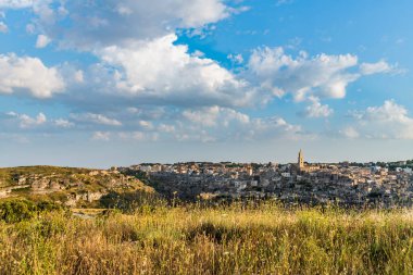 İtalya 'nın Matera kentinin manzaralı görüntüleri.