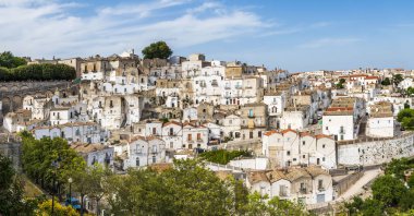 İtalya 'nın eski Monte Sant' Angelo kasabasının güzel manzarası