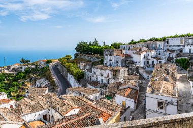 İtalya 'nın eski Monte Sant' Angelo kasabasının güzel manzarası