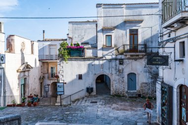 İtalya 'nın eski Monte Sant' Angelo kasabasının güzel manzarası
