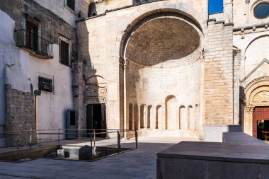 İtalya 'nın eski Monte Sant' Angelo kasabasının güzel manzarası
