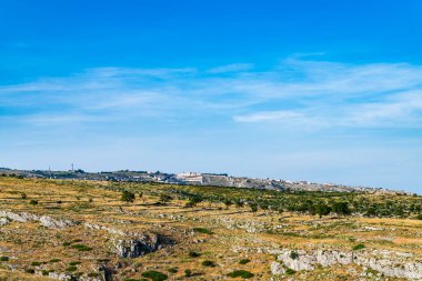 Dağların ve denizin manzarası