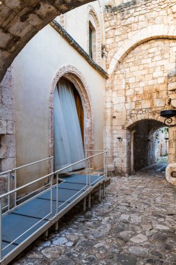 Monte Sant Angelo 'daki eski kasaba, Puglia, İtalya