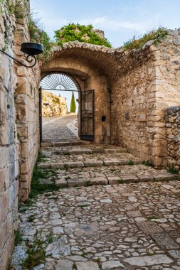Monte Sant Angelo 'daki eski kasaba, Puglia, İtalya