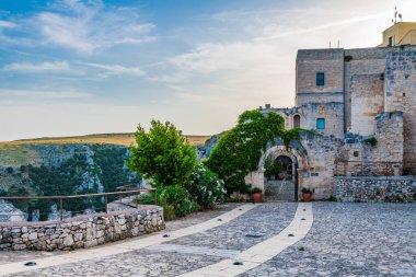 İtalya 'nın eski Monte Sant' Angelo kasabasının güzel manzarası
