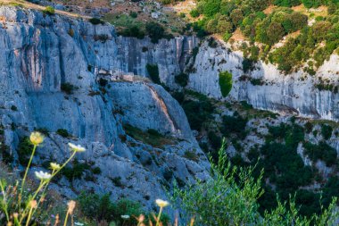 İtalya 'nın eski Monte Sant' Angelo kasabasının güzel manzarası