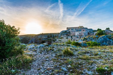 İtalya 'nın eski Monte Sant' Angelo kasabasının güzel manzarası