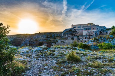 İtalya 'nın eski Monte Sant' Angelo kasabasının güzel manzarası
