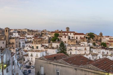 İtalya 'nın eski Monte Sant' Angelo kasabasının güzel manzarası