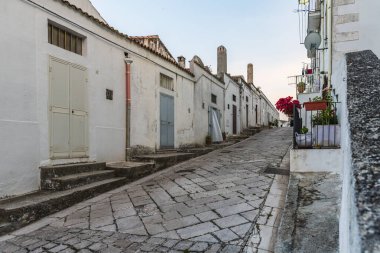 İtalya 'nın eski Monte Sant' Angelo kasabasının güzel manzarası