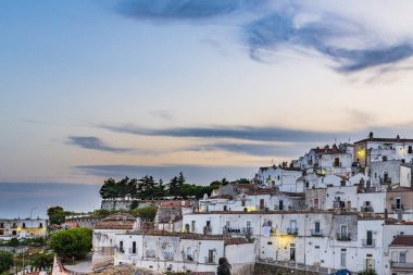 İtalya 'nın eski Monte Sant' Angelo kasabasının güzel manzarası