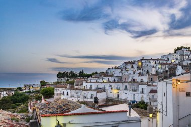 İtalya 'nın eski Monte Sant' Angelo kasabasının güzel manzarası