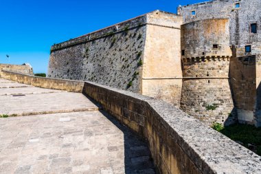 İtalya 'nın Otranto kentindeki mimari tarihi binalar