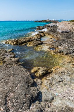 Punta della Suina, İtalya: 17 Haziran 2019: Punta della Suina, İtalya 'daki deniz manzarası
