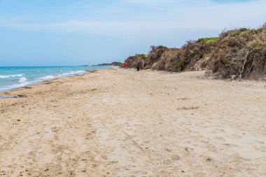 Torre Canne, İtalya: 18 Haziran 2019: Güneydoğu İtalya kıyı köyü Torre Canne 'in güzel manzarası.