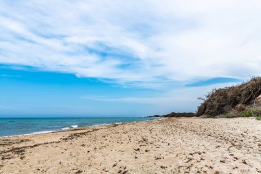 Torre Canne, İtalya: 18 Haziran 2019: Güneydoğu İtalya kıyı köyü Torre Canne 'in güzel manzarası.