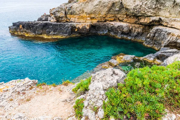 在圣玛莉亚 路卡的一个岩石悬崖的海滨景观 — 图库照片