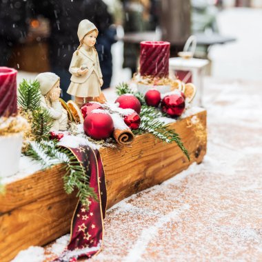 San Candido, Brunico, 02 Ocak 2019: Kasabada Noel süsü