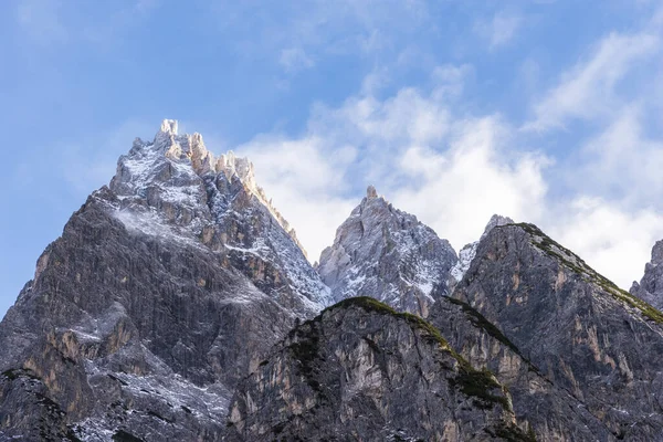 Dağların güzel manzarası 
