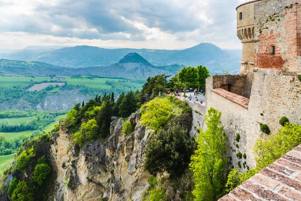 Republiken San Marino Promenera Mellan Antika Slott Och Försvarstorn — Stockfoto