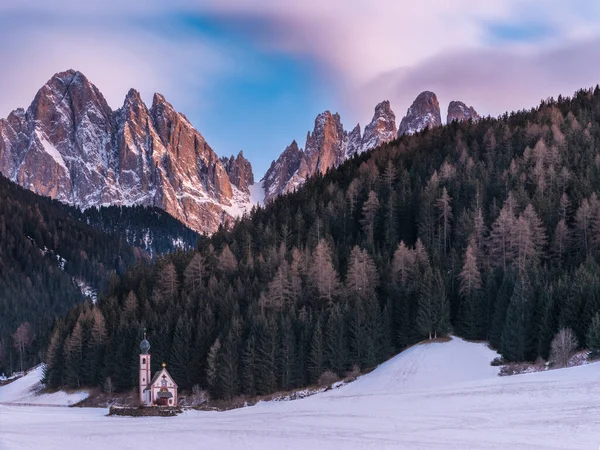 Dolomitok Val Funes Santa Maddalena Lélegzetelállító Kilátás Alkonyatkor — Stock Fotó