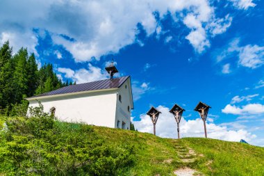 Yazın Sappada dağ köyünün güzel manzarası