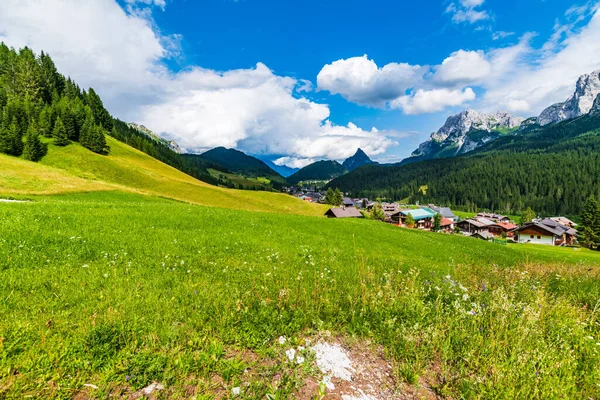 Krásný Výhled Horskou Vesnici Sappada Létě — Stock fotografie