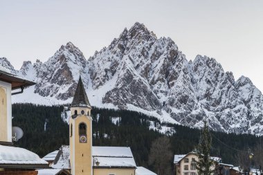 Sabahleyin Sappada 'nın antik köyüne bakın.