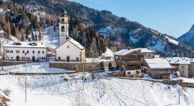 İtalya 'nın Friuli-Venezia Giulia bölgesinde Udine ilindeki Sauris komünü manzarası
