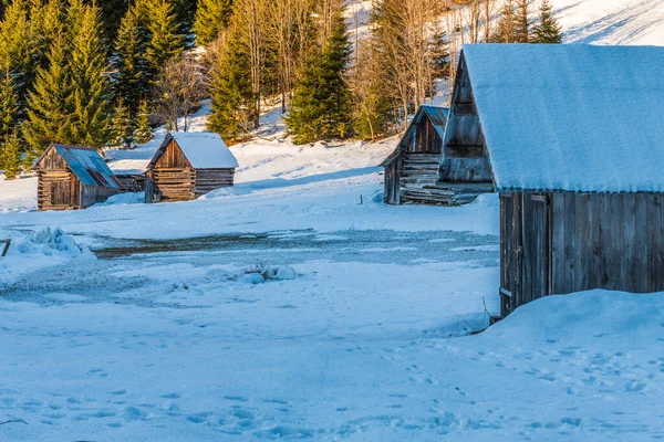 Oude Houten Huizen Winter Bij Friuli Regio Italië — Stockfoto