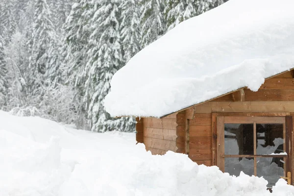 Casa Madera Bosque Nevado —  Fotos de Stock