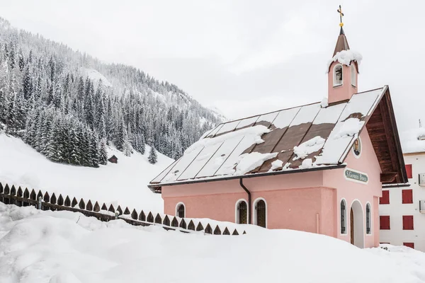 Magia Śniegu Spacer Starożytnej Wiosce Sappada Friuli — Zdjęcie stockowe