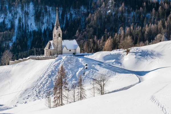 Sauris Sopra Daki San Lorenzo Kilisesi Güzel Kış Manzarası — Stok fotoğraf