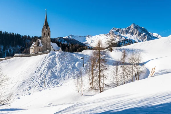 Chiesa San Lorenzo Sauris Sopra Bellissimo Paesaggio Invernale — Foto Stock