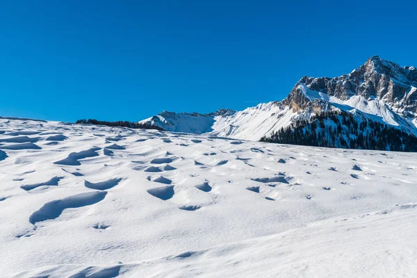 Prachtig Winterlandschap Met Besneeuwde Bergen Uitzicht Gemeente Sauris Italiaanse Provincie — Stockfoto