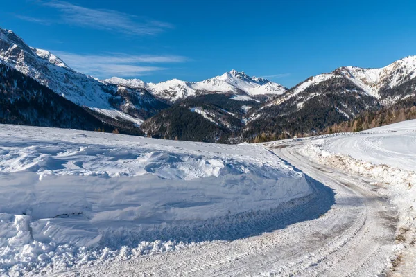 Hermoso Paisaje Invierno Con Montañas Nevadas Vista Comuna Sauris Provincia — Foto de Stock