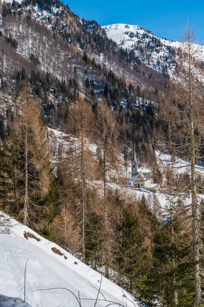 Schöne Winterlandschaft Mit Schneebedeckten Bergen Blick Auf Die Gemeinde Sauris — Stockfoto