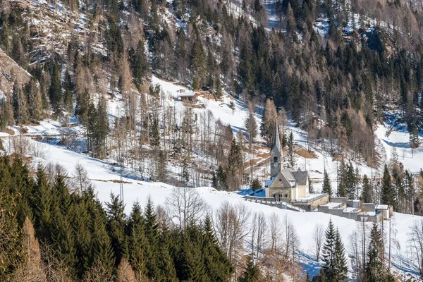 Karlı Dağları Olan Güzel Bir Kış Manzarası Talya Nın Friuli — Stok fotoğraf