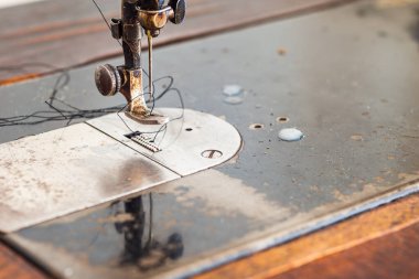 Eski Şarkıcı dikiş makinesi görünümü
